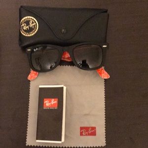Ray-Ban Wayfarer Classic Sunglasses